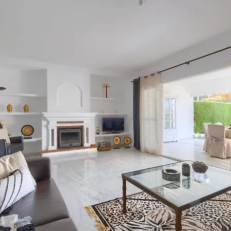 Holiday home Spanish Charm House On The Miraflores Golf Course *